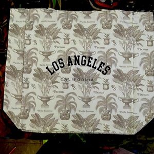 Los Angeles hand bag for everything you need to put in it